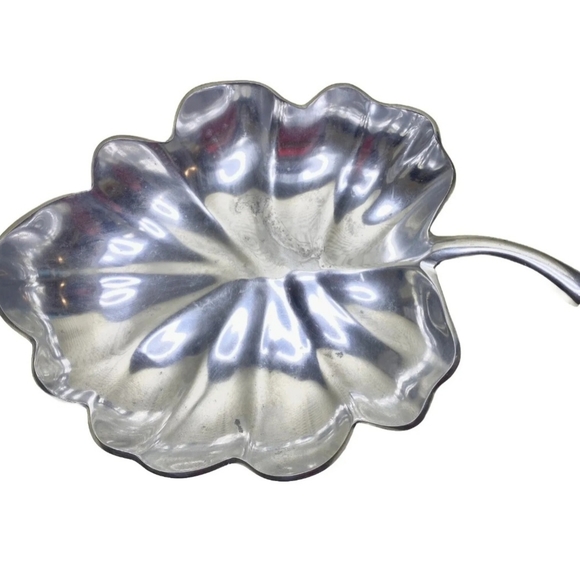 Vintage 90s Cast Aluminum 15" Leaf Bowl By Ihi India - Picture 1 of 7
